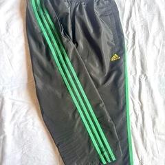 アディダス Mサイズ　ブラジルカラート ジャージ ハーフパンツ 7部丈y2k 万国旗タグの画像