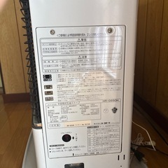 煙突式ストーブ、灯油タンク、ポリ缶の画像