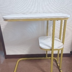 新品同様♪大理石柄サイドテーブルの画像