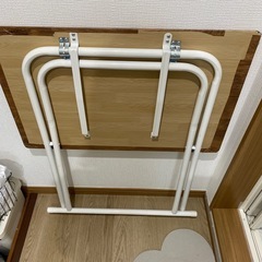折りたたみテーブルの画像
