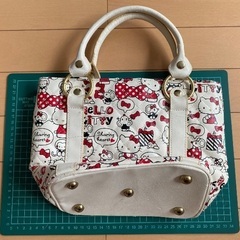 キティちゃんのバッグ、子ども用。結構へたってます。安価での画像
