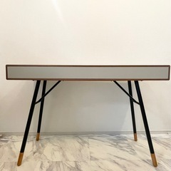 BoConcept ボーコンセプト Cupertinoコンソールテーブルの画像