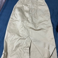 [決まりました］ストレートスカート　ベージュの画像