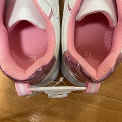 スニーカー　22cm 女の子　靴　運動靴　ピンク　白の画像