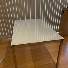 IKEA  ガラステーブル　チェアセットの画像