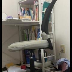 デスクと椅子セットの画像