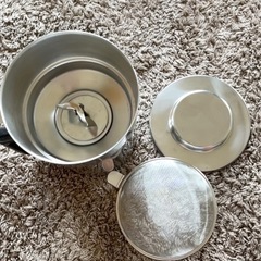 鍋とコープ油ろ過器の画像