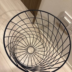 IKEA イケア KVISTBRO収納付き　サイドテーブルの画像