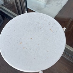 IKEAの丸テーブルの画像