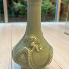 青磁花瓶の画像