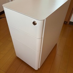 スチールワゴンの画像