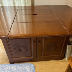 ダイニングテーブルの画像