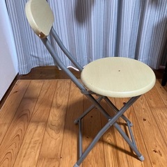 折りたたみ椅子の画像