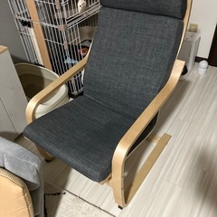 ロッキングチェア様の椅子の画像