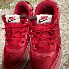NIKEシューズ　赤の画像