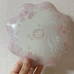 ハローキティー半透明のお皿3枚の画像