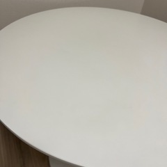 丸テーブルの画像