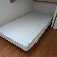 ベッドの画像