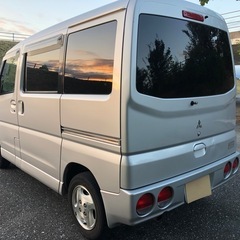 スイスイ走って速いです🚙💨上級モデル 三菱タウンボックス RX 2WD 走りの5MT3気筒ターボ 車検9年1月まで約1年半付き  走行距離約16万キロ 異音白煙無し キーレス、SDナビ付き（バックカメラ無し）リア五面スモークフィルム施工（可視透過率10%）の画像