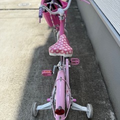 16インチ幼児用自転車＋ヘルメット ミニーマウスの画像