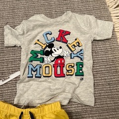 ミッキーマウス Tディズニーストア　新品　シャツ＆ショートパンツセット 95-105の画像