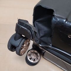 【破損】スーツケース_Mサイズ_レジェンドウォーカーの画像