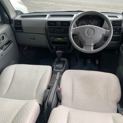 スイスイ走って速いです🚙💨上級モデル 三菱タウンボックス RX 2WD 走りの5MT3気筒ターボ 車検9年1月まで約1年半付き  走行距離約16万キロ 異音白煙無し キーレス、SDナビ付き（バックカメラ無し）リア五面スモークフィルム施工（可視透過率10%）の画像