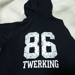 □　Sterny ペイズリーナンバリングパーカー　８６TWERKING　メンズ レディースの画像