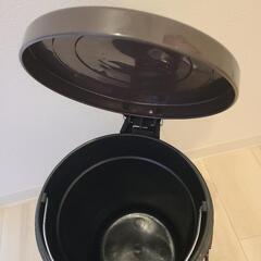 【お譲り先が決まりました】ペール缶のゴミ箱の画像