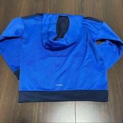 アディダス　フード付きパーカー　140㎝の画像