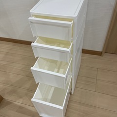 中身が隠せるミドルストッカー　キッチン収納の画像