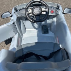 電動の車のおもちゃの画像