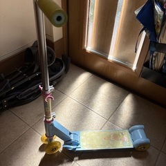 すみっこぐらしキックボードの画像