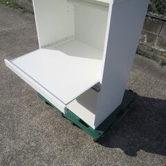 ニトリ  レンジ台　食器棚の画像