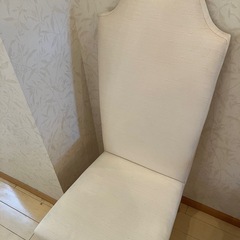 白い椅子の画像