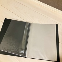 黒 A4 ファイルの画像