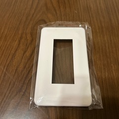 コンセントプレート1連3個用ホワイト【新品・未使用】の画像