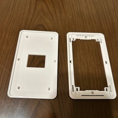 スイッチ・コンセントプレート1個用ホワイト【新品・未使用】の画像