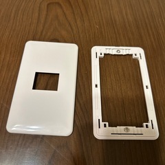 スイッチ・コンセントプレート1個用ホワイト【新品・未使用】の画像