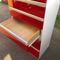 6段チェスト オシャレな赤×白の収納キャビネットです❗️衣類収納やキッチン収納としても😉60cm×42cm×高さ120cmの画像