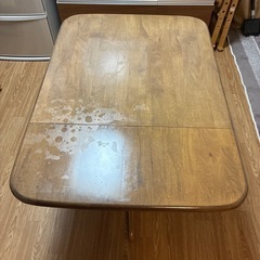 ダイニングテーブルの画像