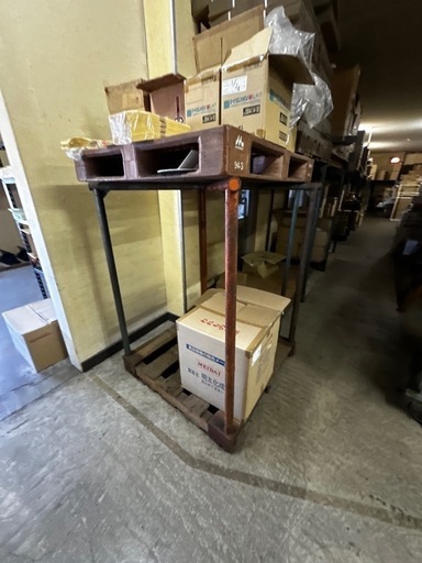 パレットにピッタリのラック