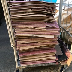 50cm×50cm 角型カーペットマット 1枚50円❣️ピンクとベージュ 全部で100枚くらいありますの画像