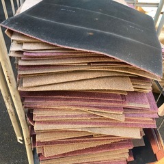 50cm×50cm 角型カーペットマット 1枚50円❣️ピンクとベージュ 全部で100枚くらいありますの画像