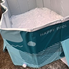 空気入れ不用のプールの画像