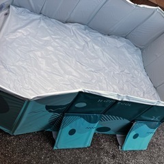 空気入れ不用のプールの画像