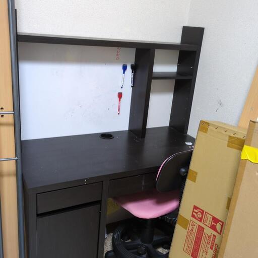 いない場合お盆過ぎに廃棄します。イケヤ製勉強机 (YUSUKE TAK