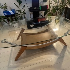 ガラステーブルの画像
