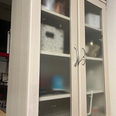 家具調の食器棚の画像