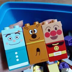 バイキンマン ブロックとアンパンマンと仲間たちのブロック入りの画像